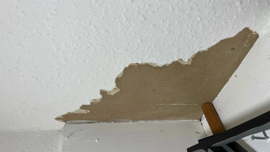 How to remove woodchip wallpaper from plasterboard